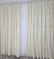 Draperie Dubai din catifea crem deschis cu insertii aurii