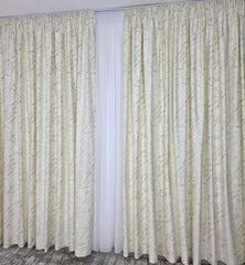 Draperie Dubai din catifea crem deschis cu insertii aurii