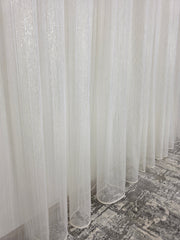 Perdea Crem din material plin ca textura, cu sclipici auriu model Bergamo