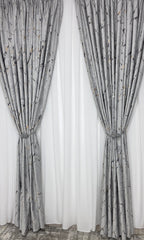 Set Ideal pentru Livinguri si Dormitoare in Nuante de Gri, Alb sau Crem - Colectia Amazon Gri Deschis cu Perdea Alba Nesifonabila din Matase si Draperie Catifea cu Insertii Aurii - Confectionat pe Comanda