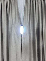 Set Premium – Perdea Matase Alb Pur Plina, Moale si Catifelata si Draperie Grej spre Gri Catifea Blackout Total – Nu Permite Deloc Patrunderea Luminii – Ideal pentru Livinguri si Dormitoare Elegante – Confectionat pe Comanda Casablanca Magazin