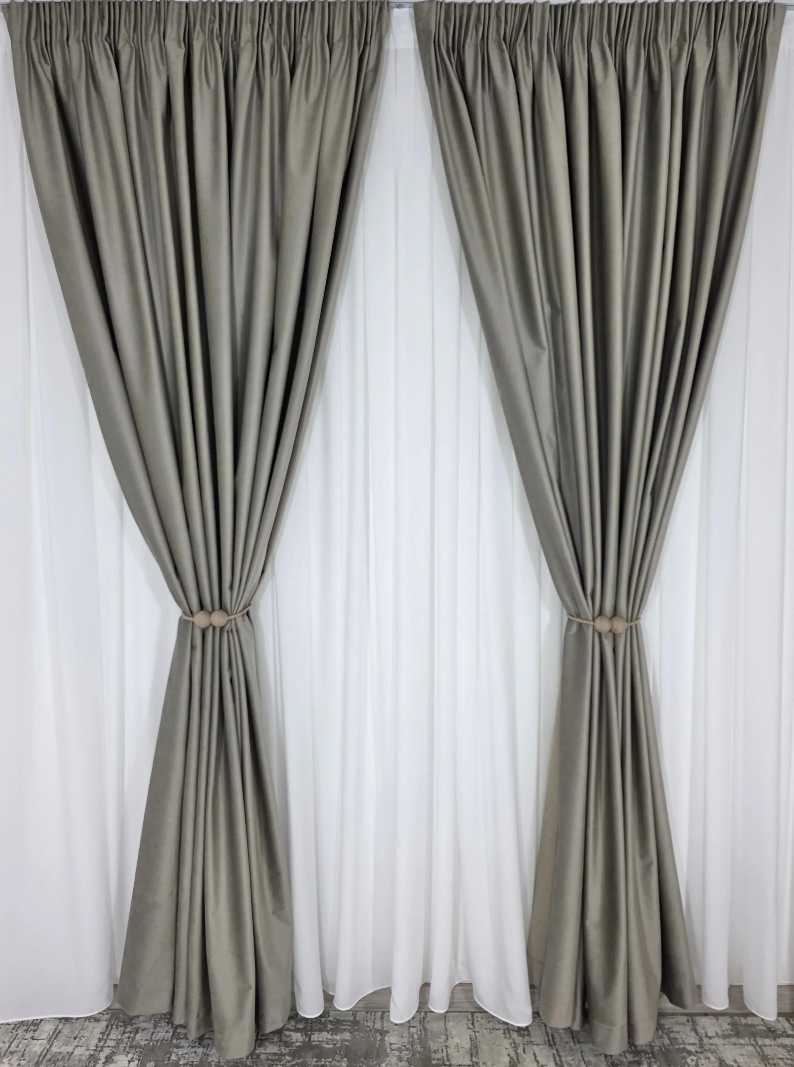 Set Premium: Perdea Matase Alba Nesifonabila si Draperie catifea Grej sper gri  Garantat Opaca