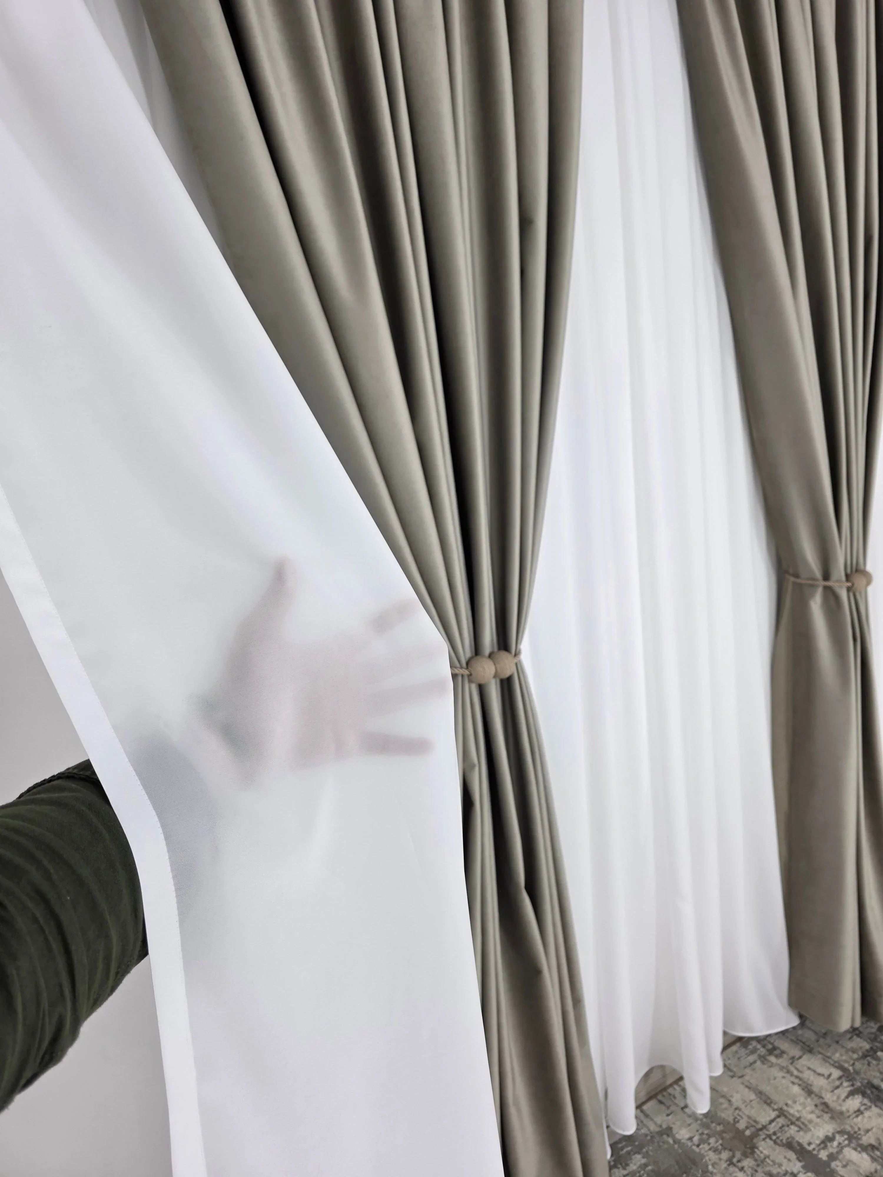 Set Premium: Perdea Matase Alba Nesifonabila si Draperie catifea Grej sper gri  Garantat Opaca