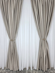 Set Premium: Perdea Matase Alb Imaculat și Draperie Grej Deschis Catifea Garantat Opacă