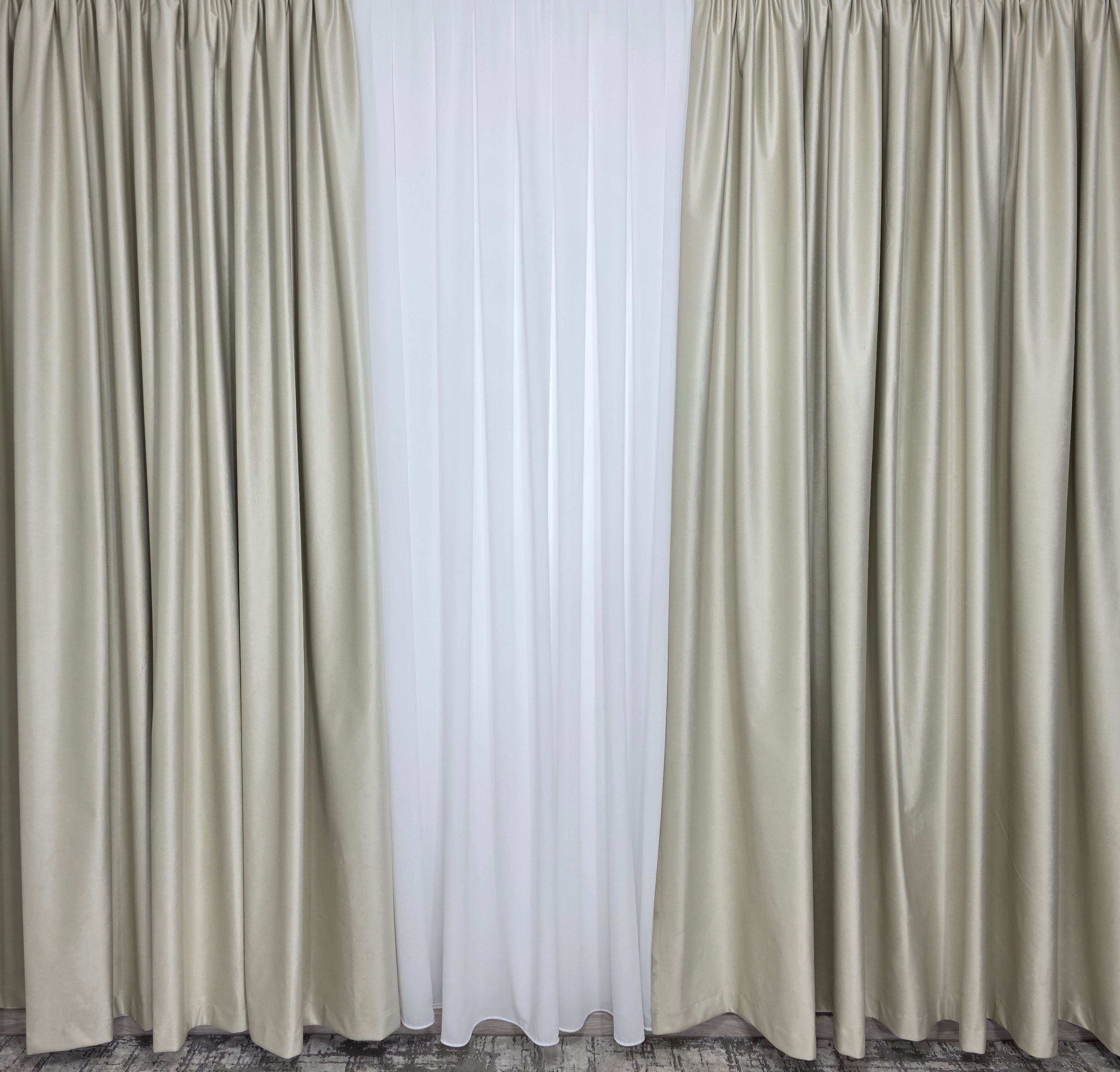 Set Premium: Perdea Matase Alb Imaculat și Draperie Crem Deschis Catifea Garantat Opacă Blackout 100%