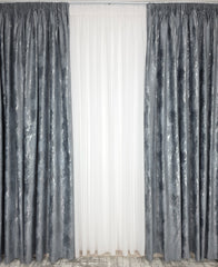 Set Dervis: Perdea Alb Voal Premium Moale Nesifonabila Si Draperie Milano Din Catifea Gri Inchis Cu Insertii Argintii