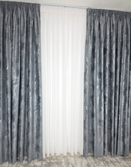 Set Dervis: Perdea Alb Voal Premium Moale Nesifonabila Si Draperie Milano Din Catifea Gri Inchis Cu Insertii Argintii