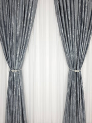 Set Dervis: Perdea Alb Voal Premium Moale Nesifonabila Si Draperie Milano Din Catifea Gri Inchis Cu Insertii Argintii