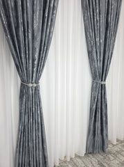 Set Dervis: Perdea Alb Voal Premium Moale Nesifonabila Si Draperie Milano Din Catifea Gri Inchis Cu Insertii Argintii