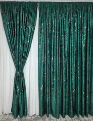 Set Siena: perdea alba din matase moale plina cu insertii aurii si draperie din catifea verde smarald plina cu insertii