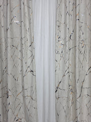 Set Octavia: perdea alba din matase moale plina cu insertii aurii varianta 1 si draperie din catifea amazon crem deschis plina cu insertii