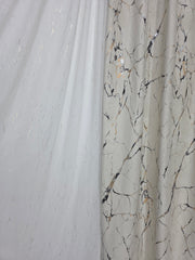 Set Octavia: perdea alba din matase moale plina cu insertii aurii varianta 1 si draperie din catifea amazon crem deschis plina cu insertii