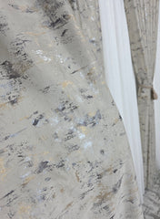 Set Betina : perdea alba din matase moale plina cu insertii aurii varianta 1 si Draperie Mayon catifea varianta bej