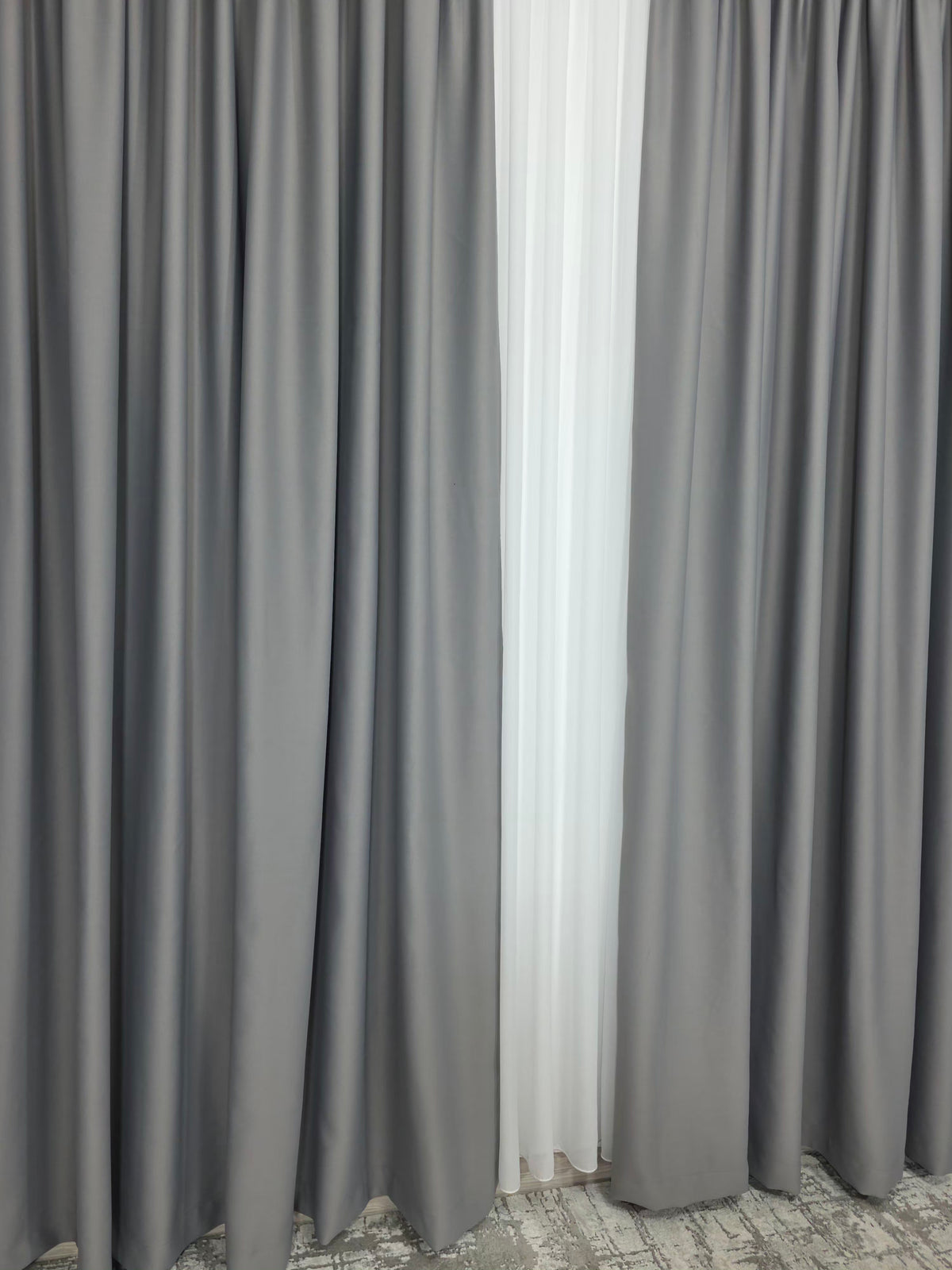 Set Berlin:Perdea voal alb cu draperie simpla gri cenusiu blackout 98%