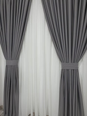 Set Loredana Perdea Matase Ivory si Draperie Gri Fumuriu Blackout 80-95% pentru Living si Dormitor cu Mobilier Gri si Crem, Confectionat la Comanda Casablanca Magazin