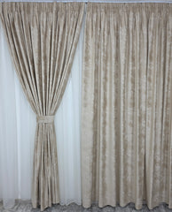 Set Perdea Crem și Draperie Catifea Crem cu Inserții Argintii – Perfect pentru Livinguri Elegante în Nuanțe Crem, Bej sau Alb