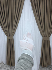 Colectia Blackout Varianta 306 Perdea Alba Voal Premium Jorjet si Draperie Simpla Maro Deschis Blackout 80-95% pentru Living si Dormitor in Nuante Crem, Bej si Lemn Natur