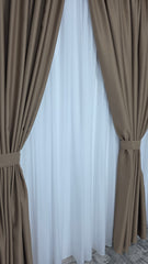 Colectia Blackout Varianta 110 Draperie Cappuccino si Perdea Alba Simpla Voal Premium Jorjet Blackout 80-95% pentru Living si Dormitor in Nuante Crem, Bej si Lemn Natur