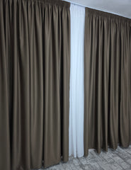 Colectia Blackout Varianta 100 Perdea Alba Voal Premium Jorjet si Draperie Maro Cappuccino Inchis Blackout 80-95% pentru Living si Dormitor in Nuante Crem, Bej si Lemn Natur