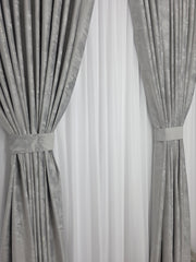 Draperie Catifea Gri cu Sclipici si Paiete Aurii – ideala pentru livinguri elegante si dormitoare sofisticate cu canapele crem, gri, alb sau accente aurii si mobilier alb, wenge sau lemn natur – confectionata pe comanda