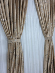 Colectia Davinci capucino auriu – Perdea Alba cu insertii si Draperie Catifea cu insertii– Ideal pentru Livinguri cu Canapele Crem, Bej, Cappuccino sau Gri Deschis si Mobilier din Lemn Natur