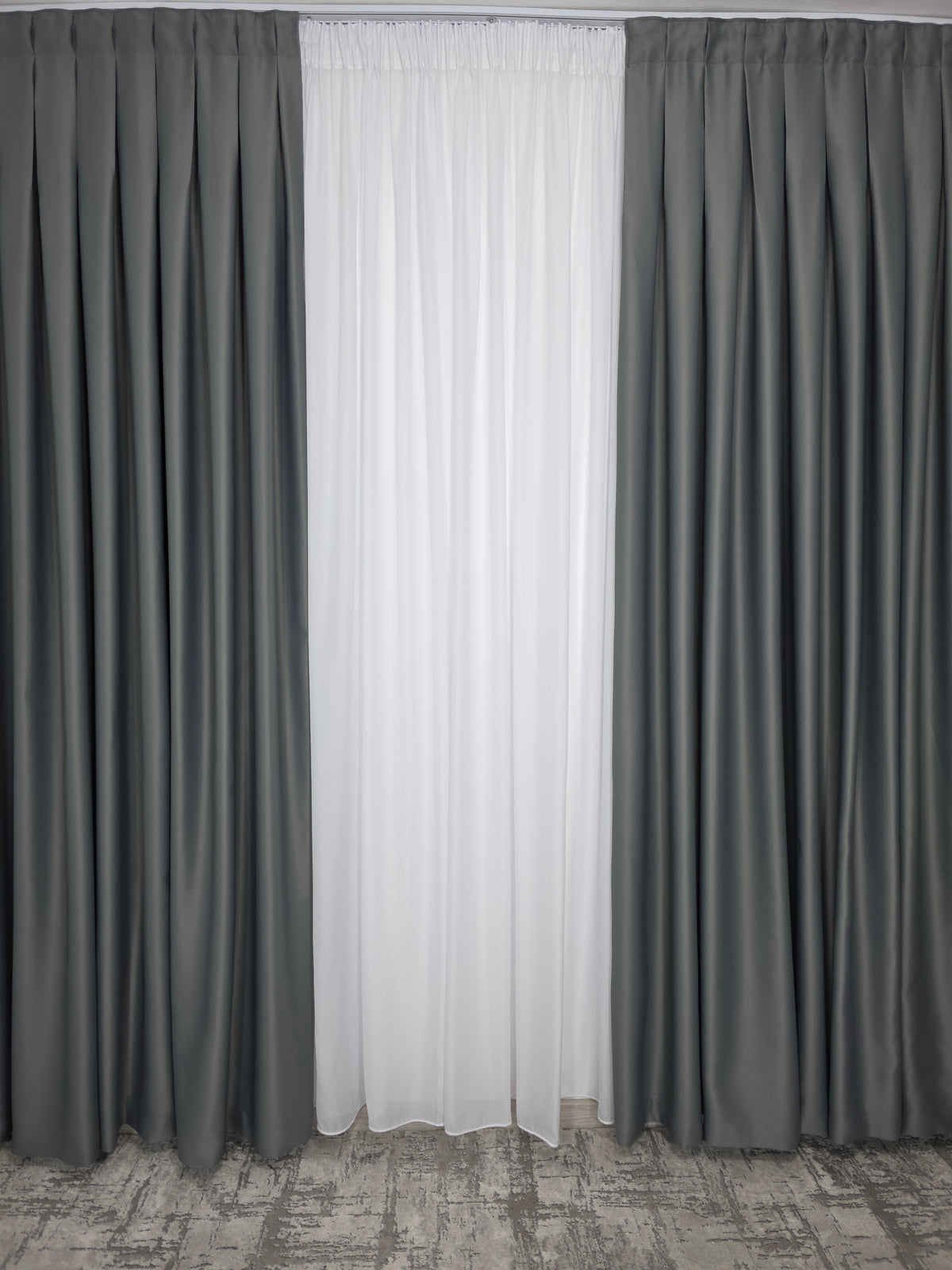 Colectia Blackout Varianta 20: draperie gri cenusiu si perdea alba voal premium jorjet - perfecta pentru livinguri si dormitoare moderne in culori albe,gri sau crem