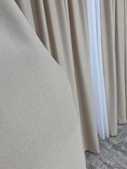 Colectia Blackout Varianta G203: Perdea Alba Voal Premium Jorjet si Draperie Crem pentru Living si Dormitor in Nuante Crem, Bej si Lemn Natur
