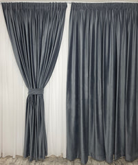 STOC LIMITAT*Draperie Catifea Gri Inchis Blackout 90% – ideala pentru livinguri si dormitoare moderne cu accente de alb, gri sau negru