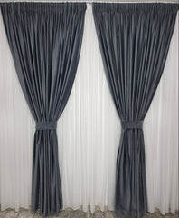 STOC LIMITAT*Draperie Catifea Gri Inchis Blackout 90% – ideala pentru livinguri si dormitoare moderne cu accente de alb, gri sau negru