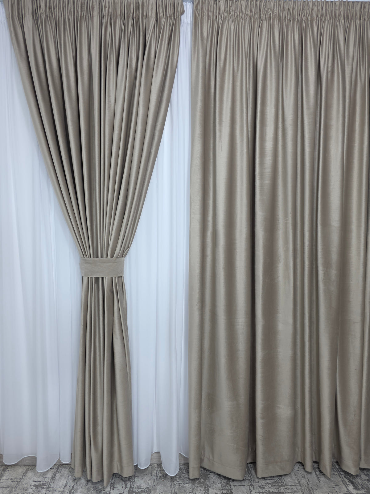 Stoc limitat*Set Stefan– Perdea Voal Premium si  Draperie Catifea Grej pentru Living si Dormitor Modern in Nuante Alb, Gri si Crem, Confectionat la Comanda Casablanca Magazin
