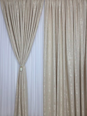 Set Selena: Perdea Albă Simplă și Draperie Crem Deschis cu Aspect de Vopsea Decorativă – Ideal pentru Living și Dormitor în Nuanțe de Alb,Crem si Bej