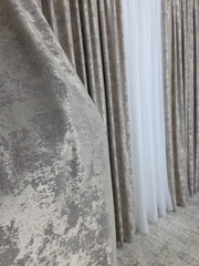Set Monalisa Colectia Decortiva Grej: perdea premium voal alb simpla si draperie tip vopsea decorativa crem gri grej-Ideal pentru livinguri si dormitoare moderne-Confectionata pe comanda Casablanca Magazin