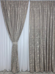 Set Monalisa Colectia Decortiva Grej: perdea premium voal alb simpla si draperie tip vopsea decorativa crem gri grej-Ideal pentru livinguri si dormitoare moderne-Confectionata pe comanda Casablanca Magazin