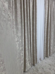Set Colectia Decortiva Bej: perdea premium voal alb simpla si draperie tip vopsea decorativa bej-Ideal pentru livinguri si dormitoare moderne-Confectionata pe comanda Casablanca Magazin