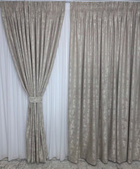 Set Colectia Decortiva Bej: perdea premium voal alb simpla si draperie tip vopsea decorativa bej-Ideal pentru livinguri si dormitoare moderne-Confectionata pe comanda Casablanca Magazin