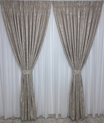 Set Colectia Decortiva Bej: perdea premium voal alb simpla si draperie tip vopsea decorativa bej-Ideal pentru livinguri si dormitoare moderne-Confectionata pe comanda Casablanca Magazin