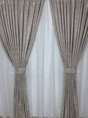 Set Gioconda: Perdea alba tip in-model floral si Draperie Crem-Bej pentru Living si Dormitor Crem-Confectionat la Comanda Casablanca Magazin
