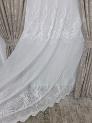Perdea Gina- material plin ca textura tip in cu flori albe