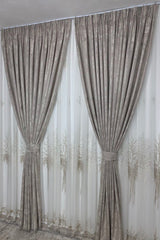 Set Mihaela – Perdea Bamboo Alba cu Broderie Crem-Bej Model Pom si Draperie Crem-Bej Tip Vopsea Decorativa Blackout 60% – Ideal pentru Livinguri si Dormitoare Luminoase – Confectionat pe Comanda Casablanca Magazin