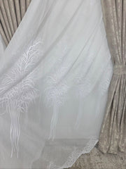 Perdea Alina Bamboo Alba cu Broderie Alba Model Pom – Material Transparent cu Textura Plina – Ideala pentru Livinguri si Dormitoare Luminoase – Confectionata pe Comanda Casablanca Magazin