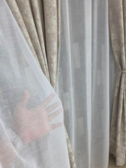 Set Parma – Perdea Parma Alba cu Aspect de In Fin si Sidef Discret & Draperie Crem-Bej Tip Vopsea Decorativa Blackout 60% – Ideal pentru Livinguri si Dormitoare Elegante – Confectionat pe Comanda Casablanca Magazin