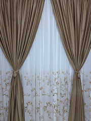 Set Violeta: perdea din matase pictata cu flori si draperie catifea caramel