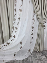 Set Lidia: Perdea Sable Crem cu Flori Maro si Draperie Catifea Crem Deschis 100% Blackout