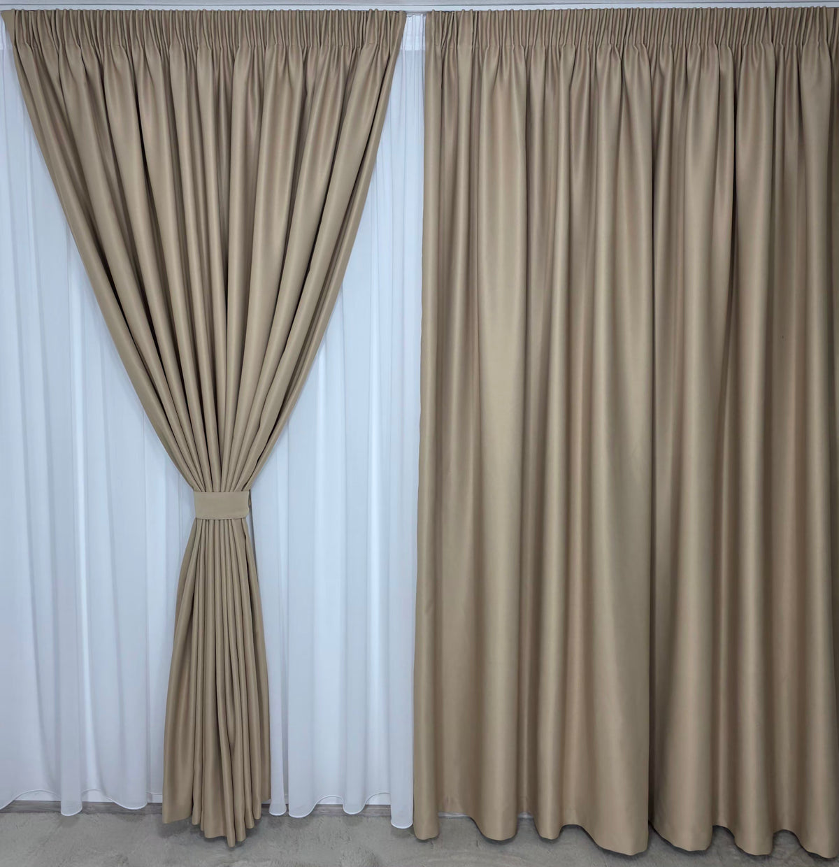 Set Heidi: Perdea Din Matase Alb Imaculat Nesifonabila Si Draperie Crem Mustar 80% Blackout
