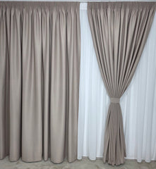 SET LOUIS: PERDEA DIN MATASE ALB IMACULAT NESIFONABILA SI DRAPERIE GREJ BLACKOUT - IDEAL PENTRU DORMITOARE SI LIVINGURI LUMINOASE