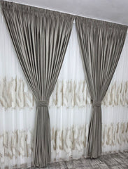Ideal pentru living si dormitor cu pat sau canapea crem ori gri si pereti albi - Set Luiza: Perdea Bamboo cu Model Pene si Doua Borduri Crem Capucino si Draperie Catifea Crem-Gri (Grej) Tip Velura - confectionat pe comanda