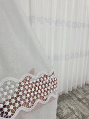 Ideala pentru living si dormitor cu pat sau canapea alba, crem ori gri, pereti albi si mobilier alb sau crem - Perdea Amadeo Alba cu Broderie Sparta - confectionata pe comanda