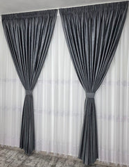 Ideal pentru living si dormitor cu pat sau canapea gri inchis, pereti albi si mobilier alb sau gri - Set Amadeo: Perdea Alba cu Broderie Sparta si Draperie Catifea Gri Inchis cu Insertii - confectionat pe comanda