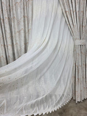 Ideal pentru living si dormitor cu pat sau canapea crem ori bej, pereti albi - Set Carolina: Perdea Bamboo cu Broderie Tip Ploita Crem Auriu si Draperie Lisabona din Catifea Ivoire cu Insertii Aurii - confectionat pe comanda