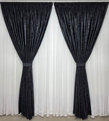 Ideal pentru living si dormitor cu pat sau canapea gri, pereti albi - Set Mariana: Perdea Alba din Material Plin cu Broderie Alba Florala in Partea de Jos si Draperie Catifea Neagra cu Insertii Argintii- confectionat pe comanda